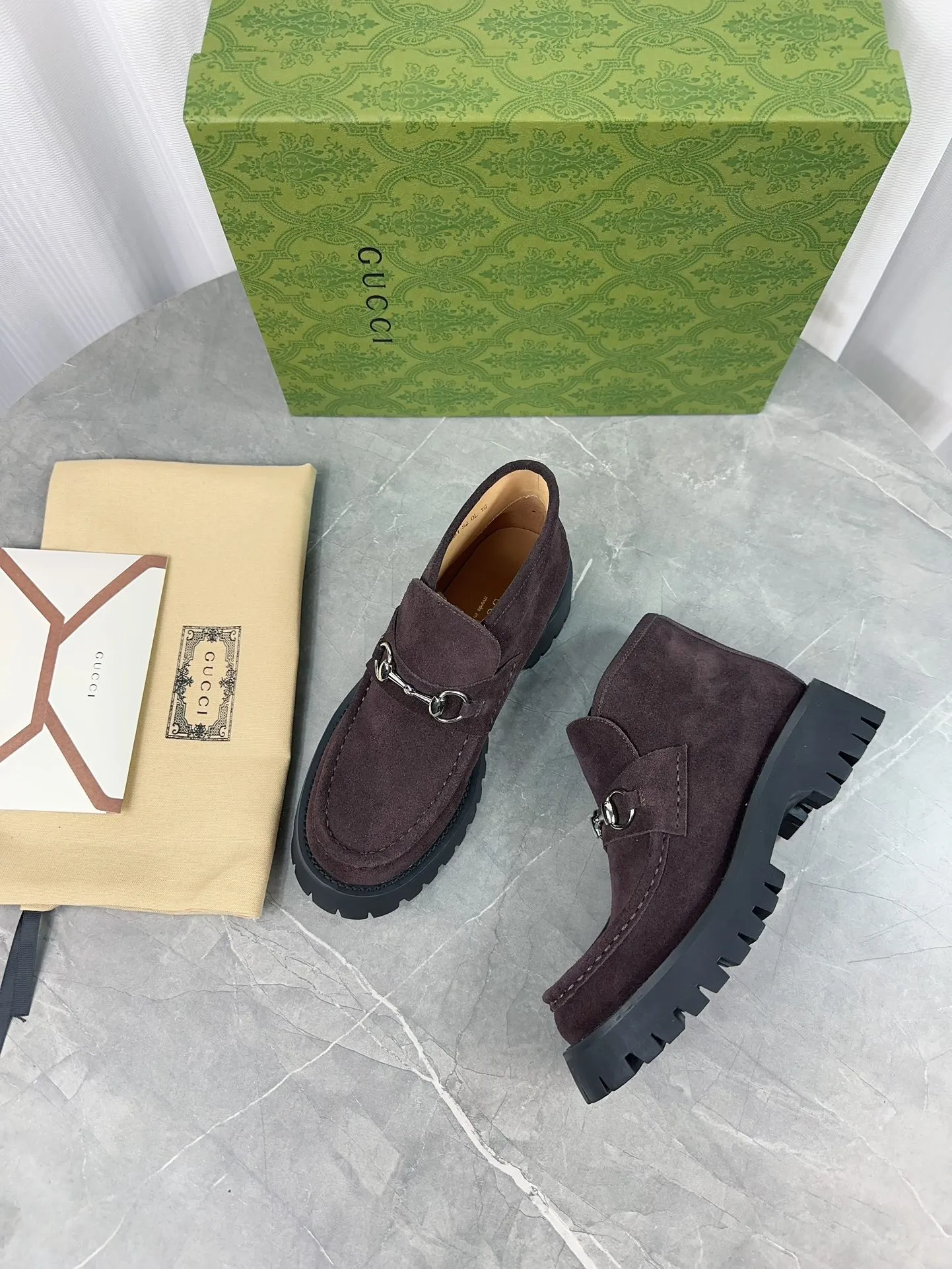 Men's shoes 💰620💰 New model from Gucci, double GG groove thick-soled loafers. The original version is made 1:1. Super beautiful quality, classic model at the counter. ❶Upper: original open-edge beaded cowhide ❷Inner lining: water-dyed cowhide ❸Feet: water-dyed cowhide ❹Outsole: ultra-light original sole ❺Thick sole heightening: 3.5cn ❻Packing: original packaging ❼Number: 35-42 (41 41 customized, non-refundable) Men's model: 38-46 (45, 46 customized, non-returnable)